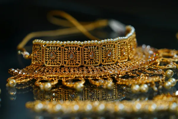 img of All You Need to Know About Pearl Bridal Jewelry